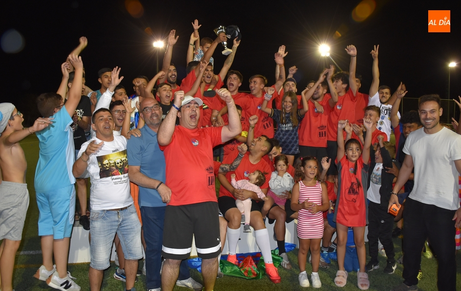 El Puente gana en los penaltys una apasionante final de la Farinato League ante Zona Verde