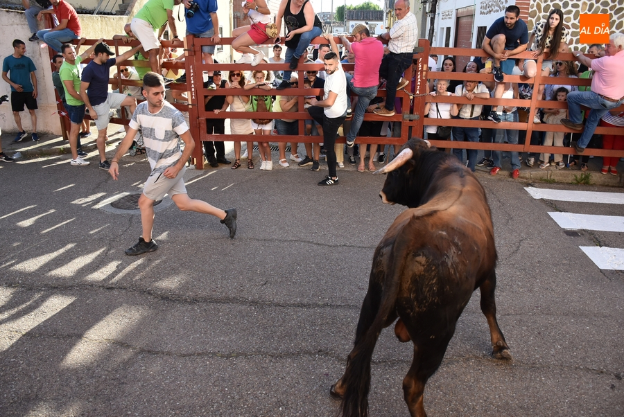 Un monumental susto enfría la vibrante y multitudinaria nueva tarde taurina del Barrio Nuevo