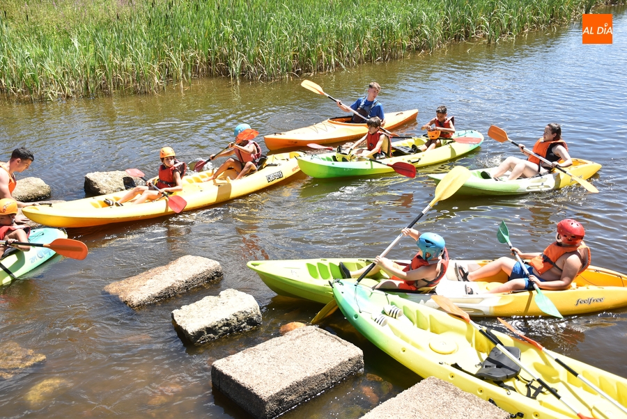 Los integrantes del Miróbriga Campus surcan un año más las aguas del Águeda en piragua