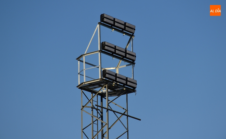 Las torretas del Francisco Mateos empiezan a lucir sus nuevos focos