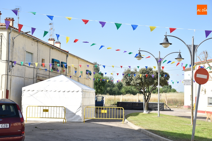 Todo a punto en la Avenida de España para el arranque de sus fiestas