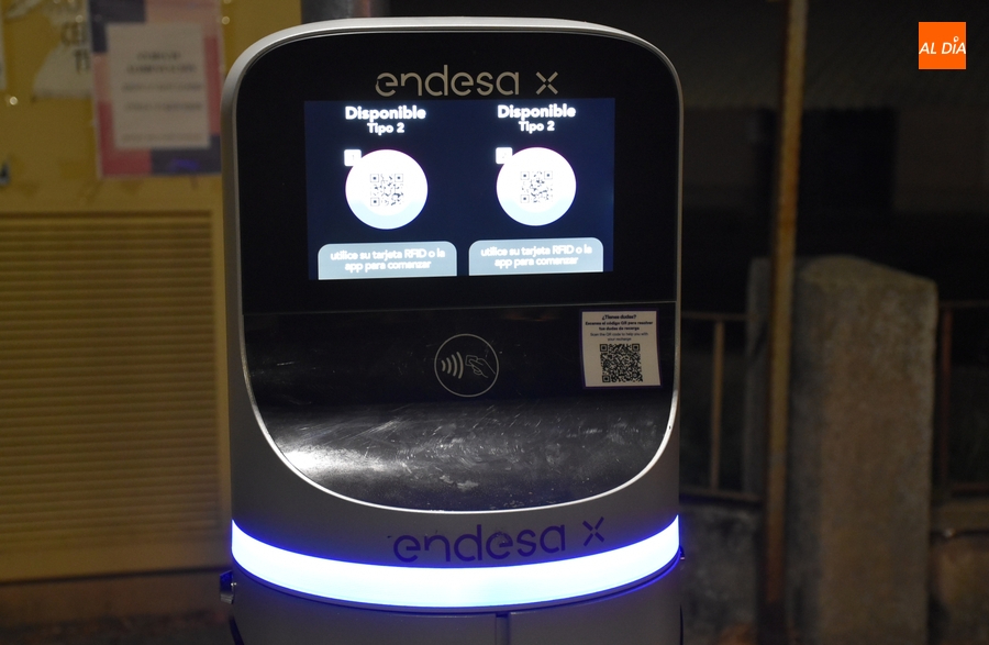 Operativa la 1ª electrolinera de la Avenida de Béjar, que brinda una farola más a la vía