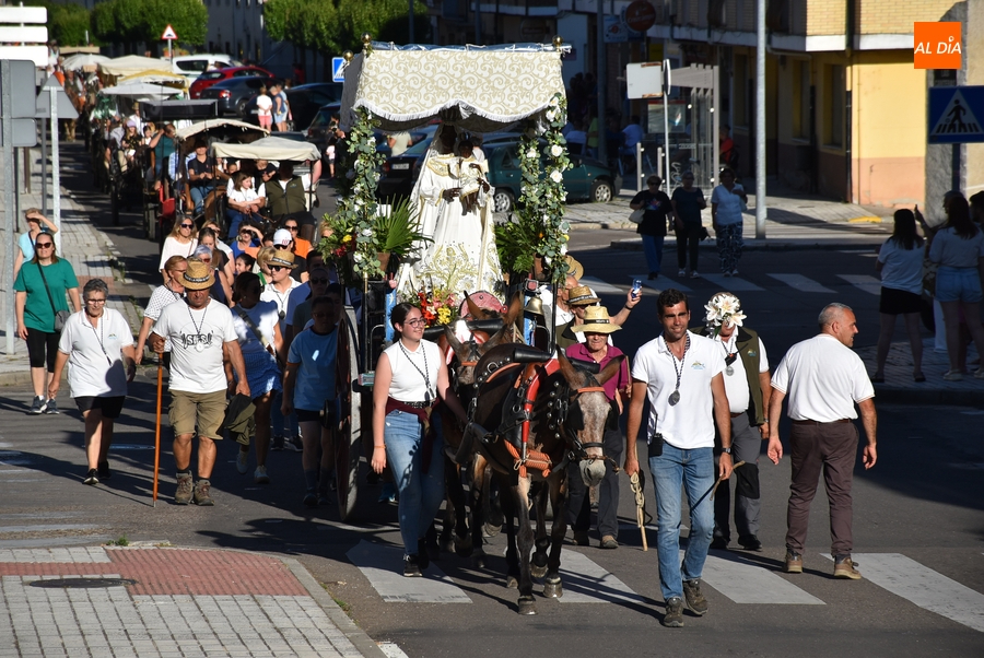 Concluye entre múltiples vivas y aplausos una Romería en la que se pasó del ‘otoño’ al pleno verano