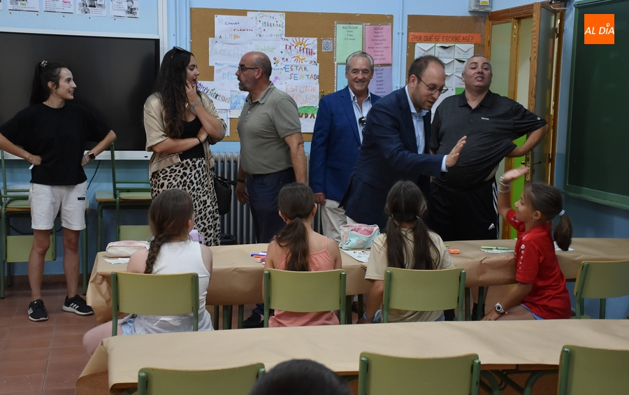 El Equipo de Gobierno del Ayuntamiento visita Conciliamos y el Campamento Urbano
