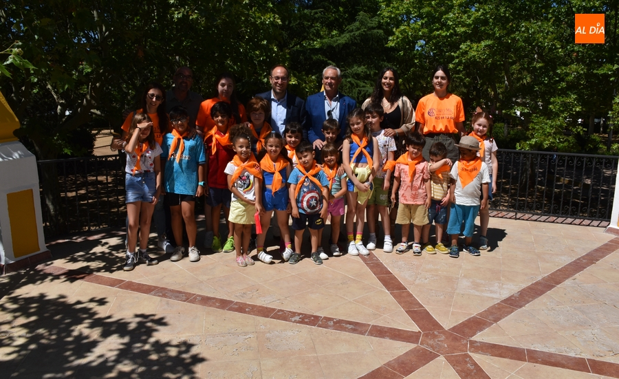 ‘Inaugurada’ subiendo a su terraza la nueva imagen del Templete de La Glorieta