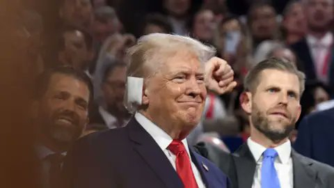 Trump reaparece en público con una venda en la oreja por primera vez desde el intento de asesinato