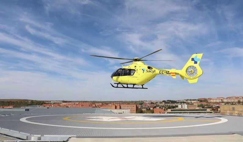 Un fallecido y un herido grave trasladado al Hospital de Salamanca tras el choque frontal de dos motos en Ávila