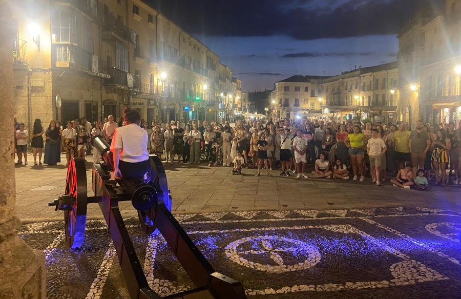 Unas 200 personas asisten al regreso de la Ruta de los Malditos, en la que apareció El Charro