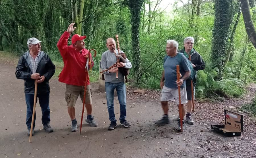 Llegan a la Plaza del Obradoiro por el Camino del Norte los mirobrigenses fans del Camino de Santiago