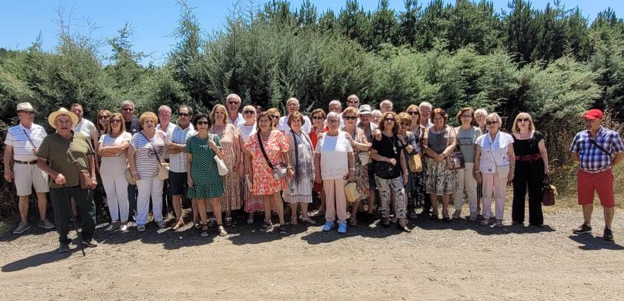 La Coral Dámaso Ledesma se reúne en torno a la mesa para cerrar el curso musical