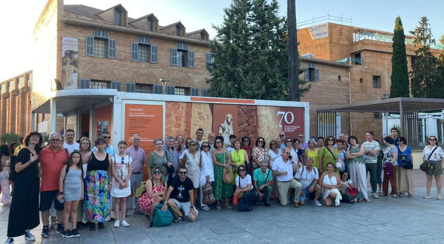 Los Amigos del Teatro calientan para la Feria asistiendo al 70º Festival de Mérida