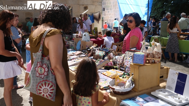 Más de una treintena de expositores darán vida este domingo en Monleras a la XIV Feria de Artesanía y Agroecología 