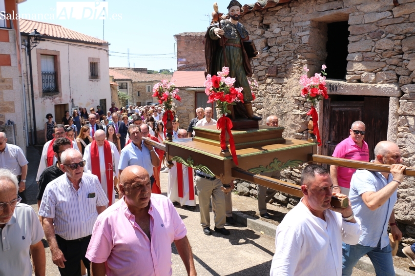Multitudinaria procesión en honor a Santiago Apóstol en Sobradillo