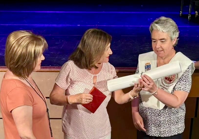 UniverUsal despide el curso y da la bienvenida al verano con un cercano acto de clausura y una graduación