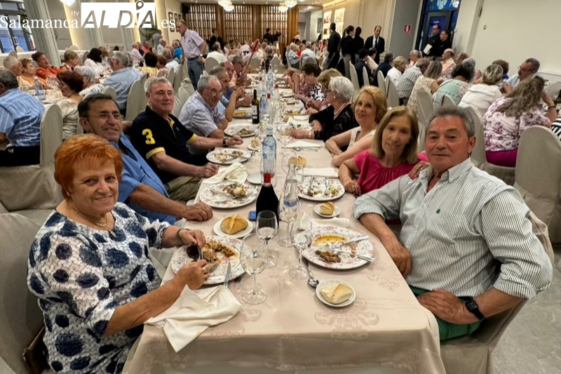 Multitudinaria fiesta anual de la asociación de mayores San Miguel