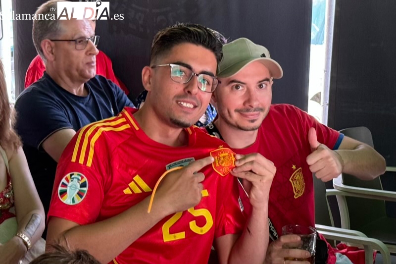 Espectacular ambiente en las terrazas de Los Álamos y El Molinillo para animar a la selección