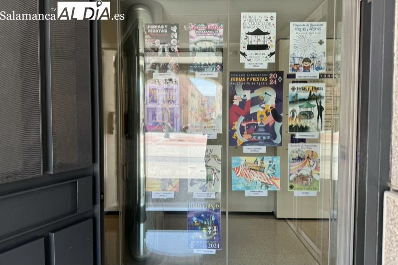 Instalada la exposición con todas las creaciones del concurso para el cartel de las Ferias y Fiestas