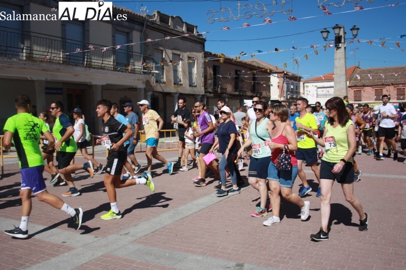 Más de 230 participantes en una ambientada y solidaria VIII Quedada Runner y Ciclista en Santiago de la Puebla, con la que comienzan sus fiestas patronales