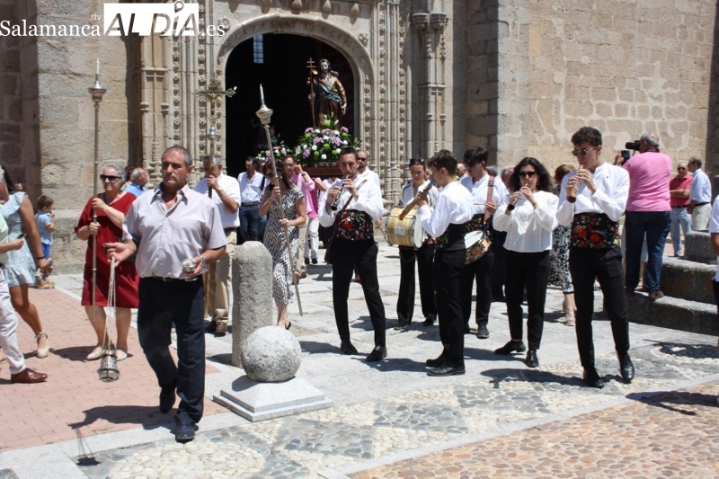 Multitudinario acompañamiento de los santiagueses al Apostol en el día grande de sus fiestas patronales