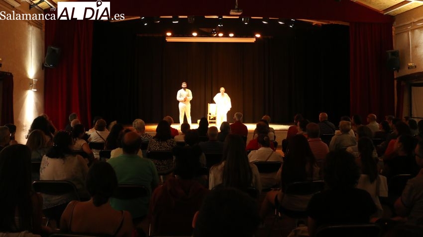 Monleras comienza su verano cultural con el espectáculo de Aradora bonita dedicado al trabajo de la mujer en el mundo tradicional