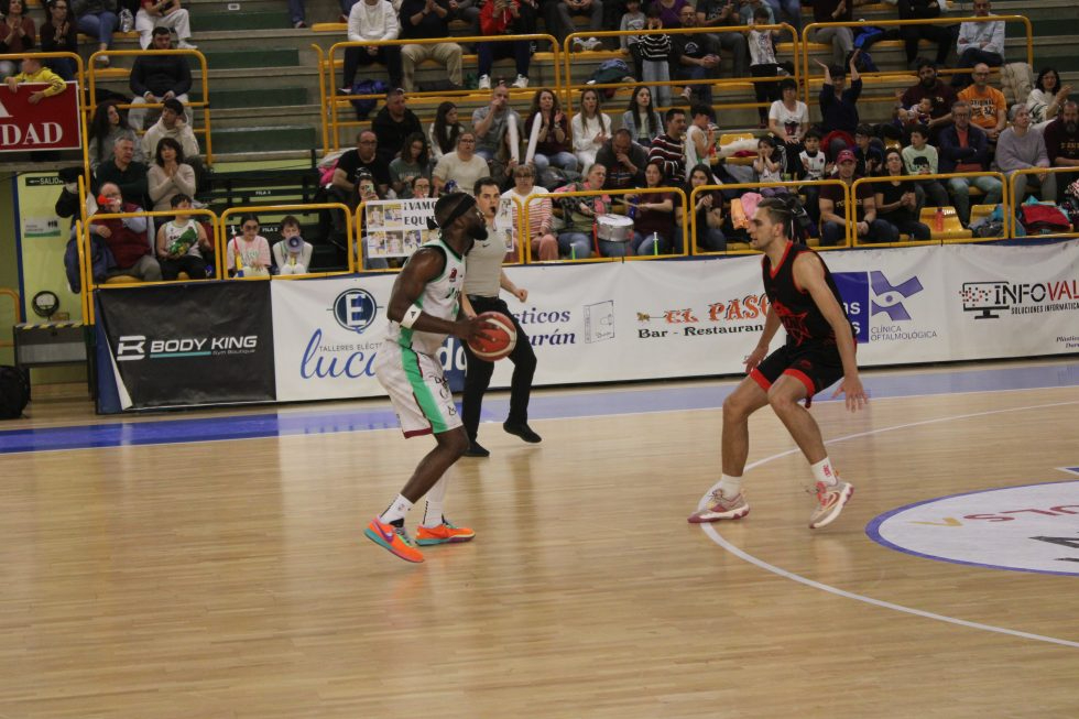 Mark Mensah, un puntal interior que renueva en Avenida Xoborg