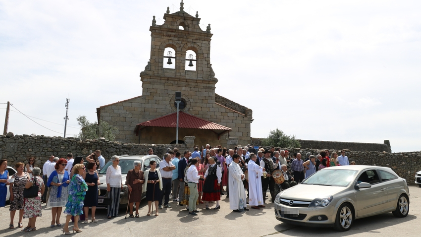 Bendición de coches tras la misa en honor a San Cristóbal / CORRAL