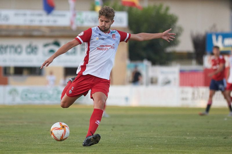 El CD Guijuelo ficha a Mario Robles pivote defensivo con más de 240 partidos entre 2ªB y 2ªRFEF