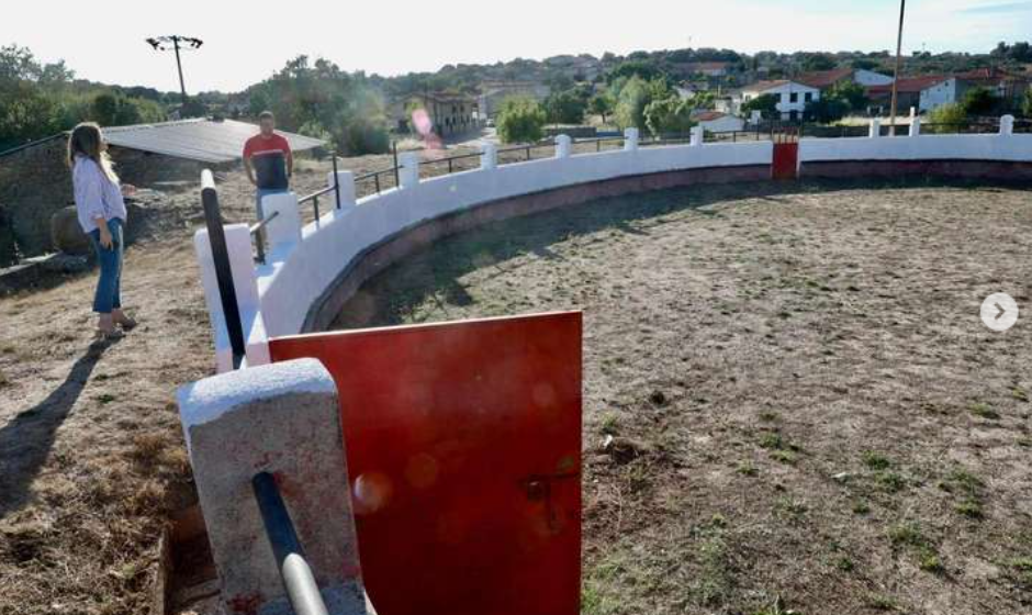 Fuentes de Oñoro remoza su plaza de toros y sus aledaños
