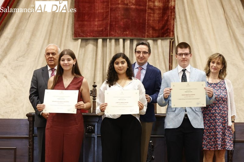 La USAL distingue a una alumna del IES Tierra, Lamiya Amine, como una de las mejores en la EBAU