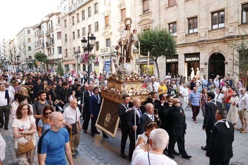 La Virgen del Carmen procesiona por el centro de Salamanca