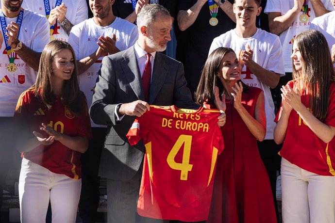 Los Reyes y Pedro Sánchez reciben a la selección española por su triunfo en la Eurocopa
