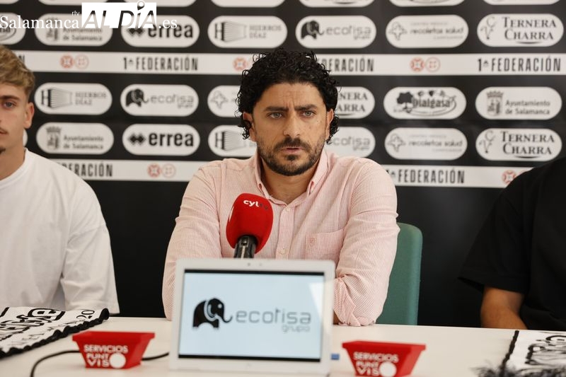 El director deportivo de Unionistas explica los casos de Etxaniz y De la Nava, así como lo que queda por fichar