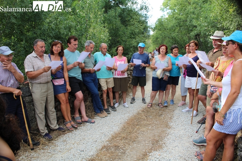 Los vecinos de Valderrodrigo descubren una placa por el 120º aniversario de la fiesta del Torito Perdigón