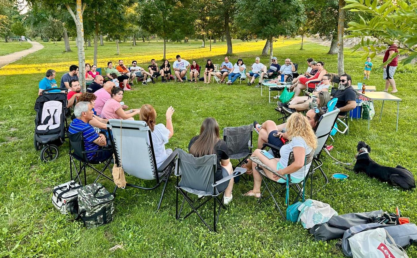 Rodericus planifica en una convivencia a orillas del río la próxima Feria Medieval