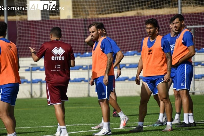 Gorka Santamaría, la estrella en el último entrenamiento de Unionistas tras su desembarco