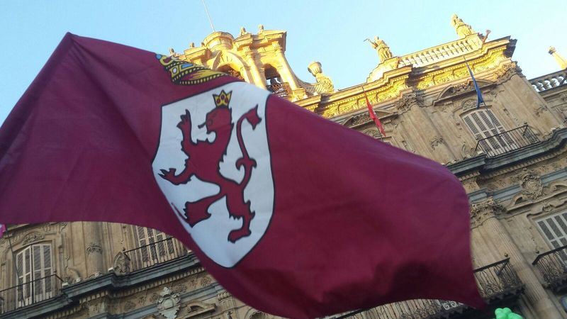Lanzan una campaña para colocar la bandera leonesa en balcones de León, Zamora y Salamanca
