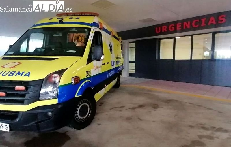 Una mujer, trasladada en UVI móvil al Hospital tras ser atropellada en la calle Santa María la Blanca