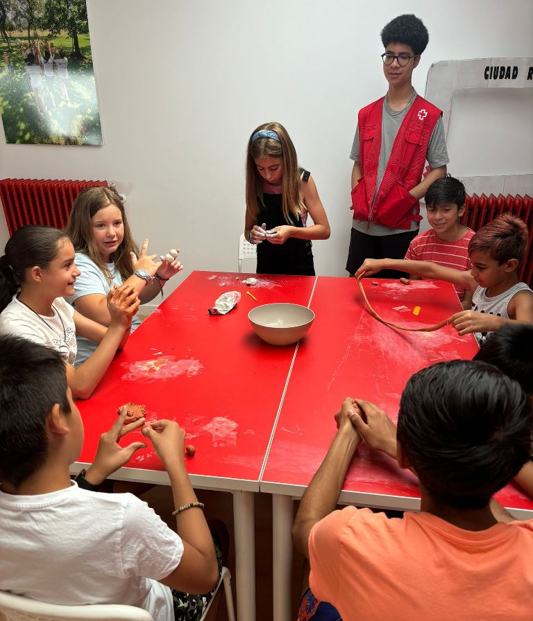 Cruz Roja lleva a cabo un campamento urbano en Ciudad Rodrigo con múltiples actividades