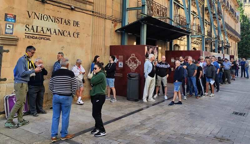 Buena respuesta de los aficionados en el inicio de la última fase de renovaciones de los carnés de Unionistas