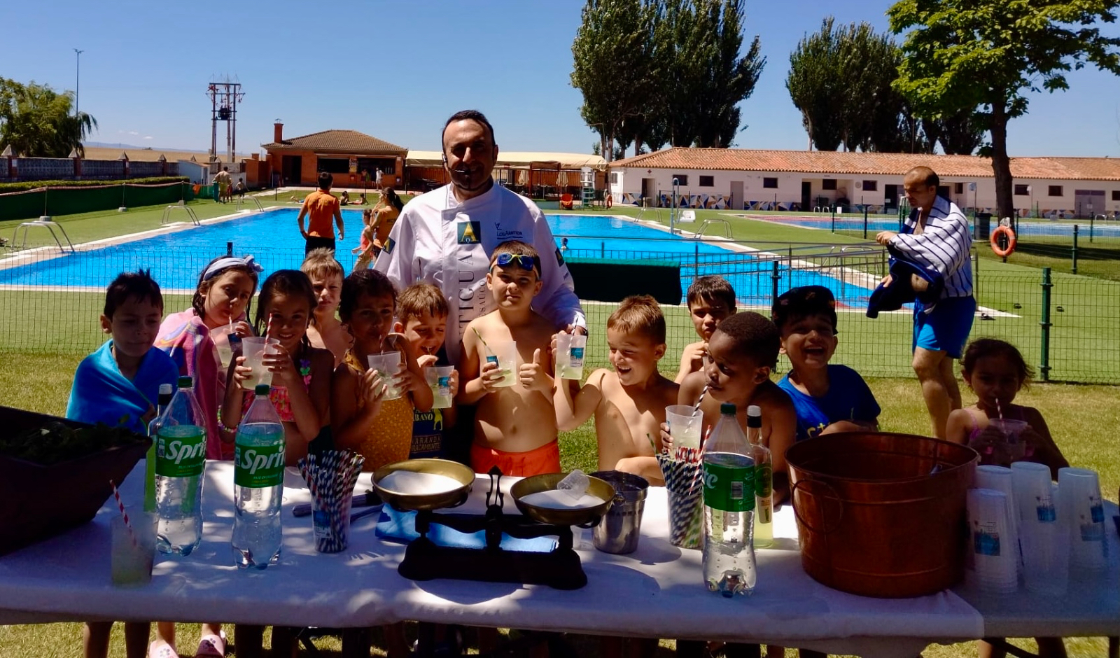 Divertida mañana de cócteles en los campamentos veraniegos del CID junto a Teo Marcos