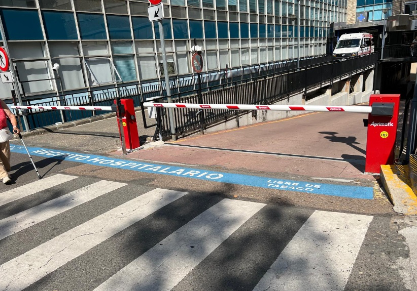 Quejas por la instalación de unas barreras en las inmediaciones del Hospital Virgen de la Vega