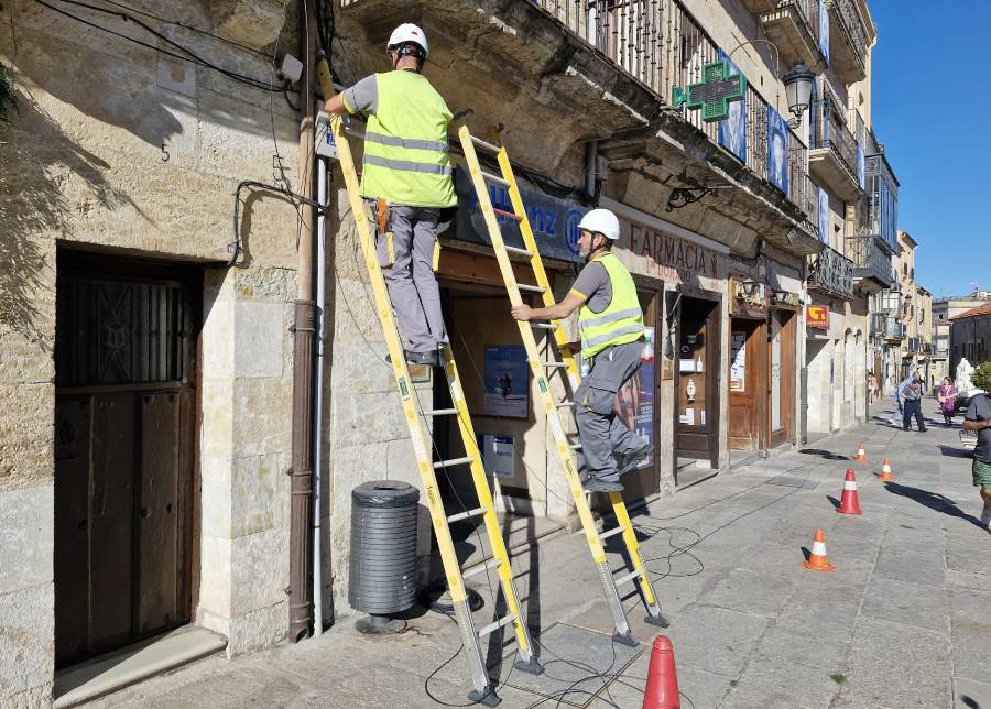Prosigue el despliegue de la fibra óptica por el centro histórico mirobrigense