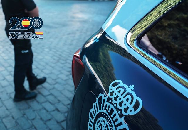 Pincha las cuatro ruedas de un coche, que también raya intencionadamente, cerca de la Avenida de la Aldehuela