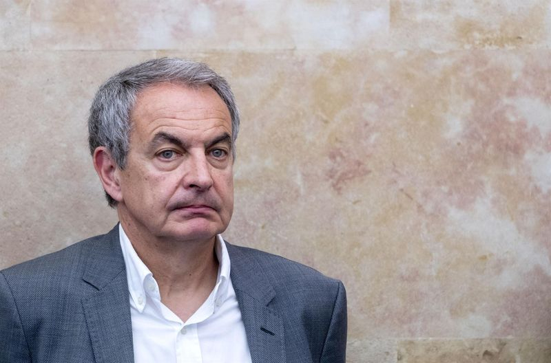 Zapatero descarta la autonomía para León y propone una reforma de CyL con diputaciones más poderosas