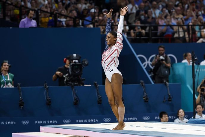 La brillante Simone Biles empieza la redención con el oro por equipos en los Juegos Olímpicos