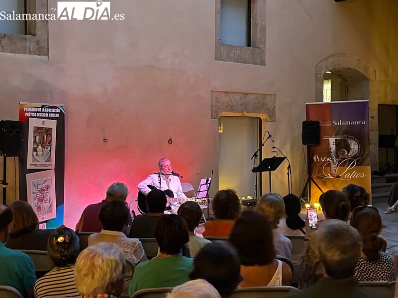 El Recital Candil Luminoso de Poesía deja su magia en la Torre de Anaya