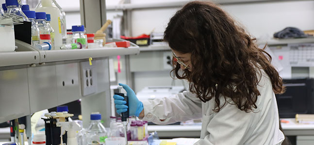 Prorrogados los contratos de ocho investigadores María Zambrano para garantizar el desarrollo de su carrera profesional