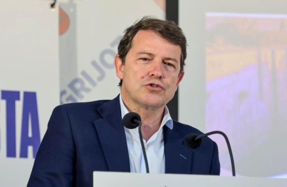 Mañueco tacha la decisión de Vox de injustificada