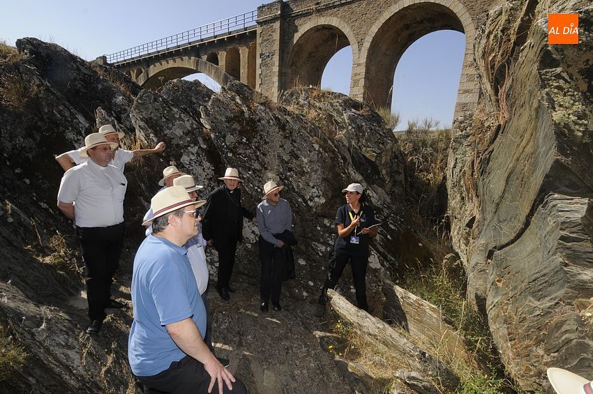 Los obispos y vicarios de Iglesia en Castilla se adentran en el Yacimiento de Siega Verde