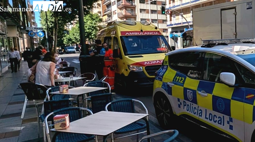 La caída de un viandante en María Auxiliadora moviliza a una ambulancia
